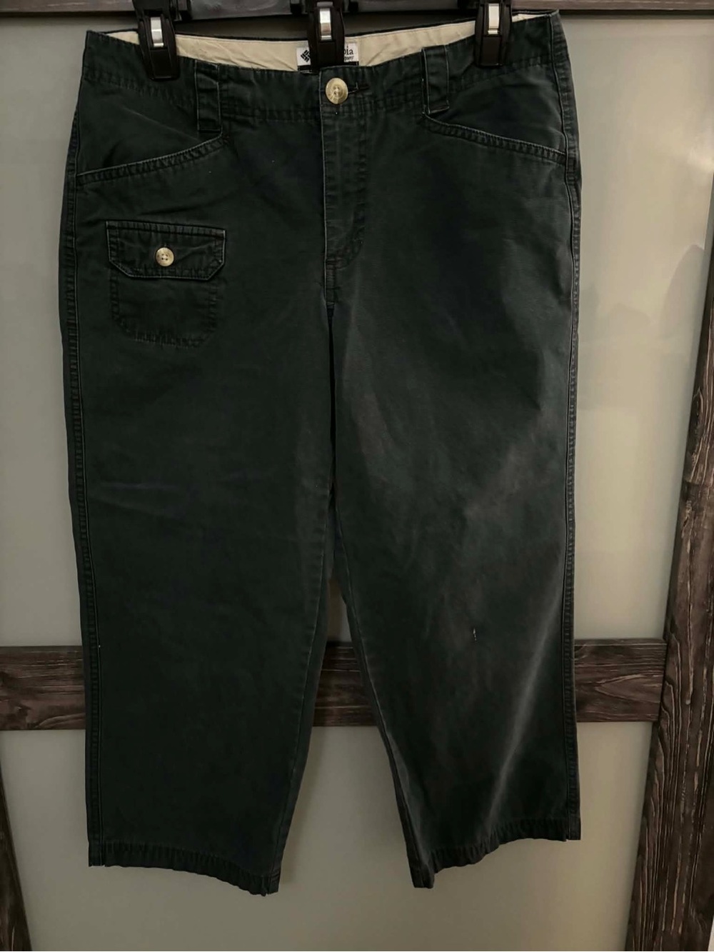 Columbia Women's Black Capri Pants